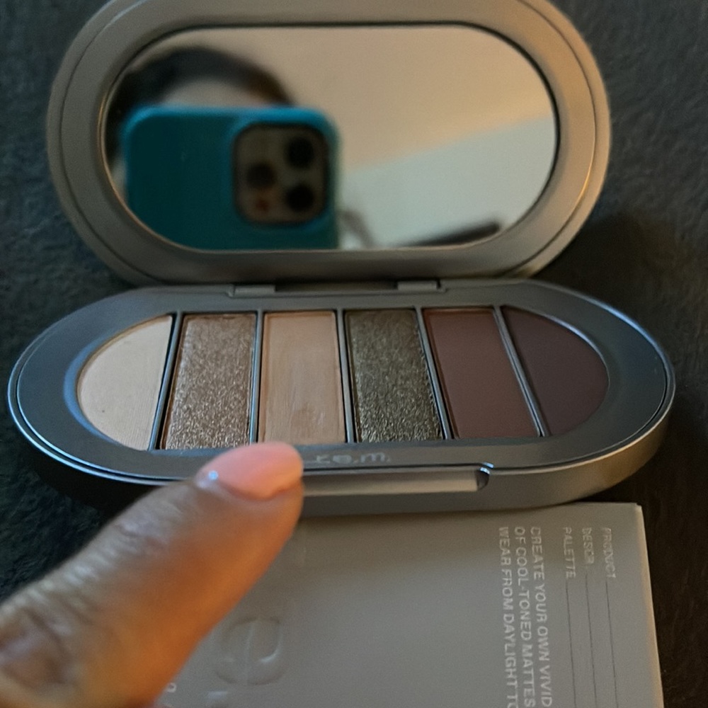 Rem Beauty Ariana Grande Eye shadow Palette Babydoll - Picture 2 of 2